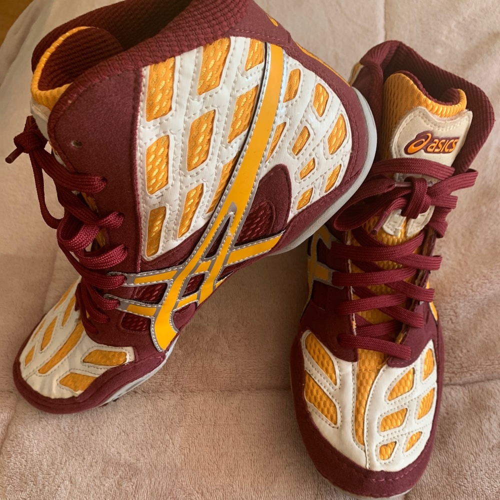 Men’s ASICS Wrestling Shoes size 7